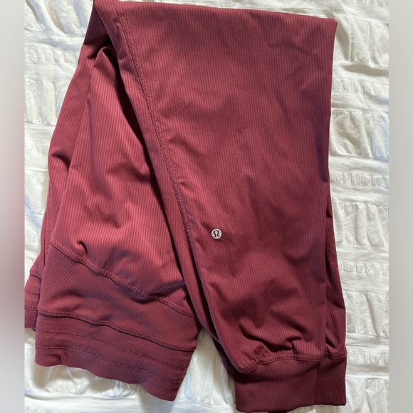 Lululemon Dance Studio Mid-Rise Jogger Full Length Garnet Burgundy Size 12 EUC - Picture 9 of 11